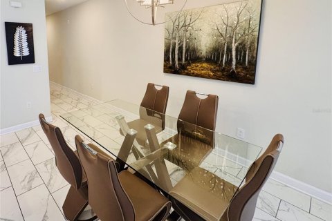 Townhouse in Davenport, Florida 4 bedrooms, 176.7 sq.m. № 2205259 - photo 14