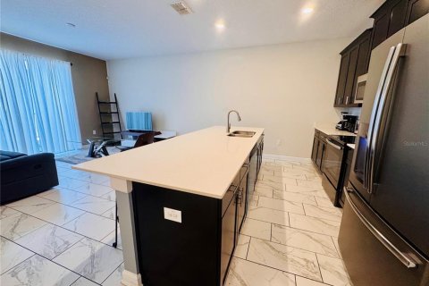 Townhouse in Davenport, Florida 4 bedrooms, 176.7 sq.m. № 2205259 - photo 8
