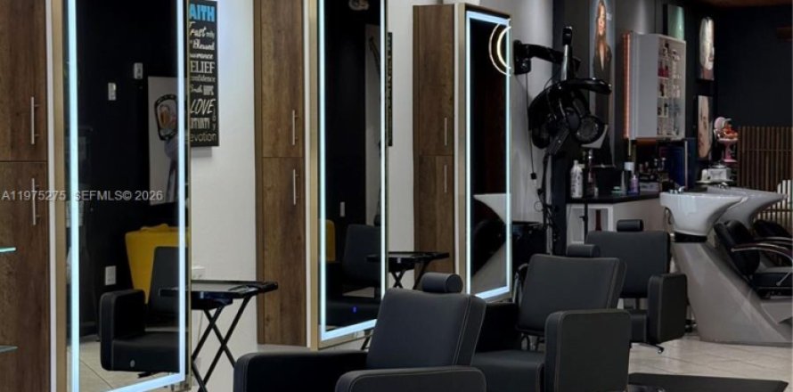 Propiedad comercial en Sunrise, Florida № 2038277