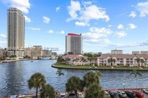 Купить кондоминиум в Халландейл-Бич, Флорида 1 спальня, 85.01м2, № 2018167 - фото 8