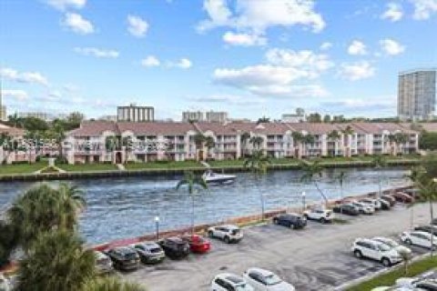 Купить кондоминиум в Халландейл-Бич, Флорида 1 спальня, 85.01м2, № 2018167 - фото 9