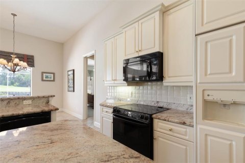 House in Ormond Beach, Florida 3 bedrooms, 241.64 sq.m. № 2102322 - photo 18