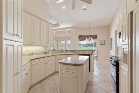 House in Ormond Beach, Florida 3 bedrooms, 241.64 sq.m. № 2102322 - photo 16