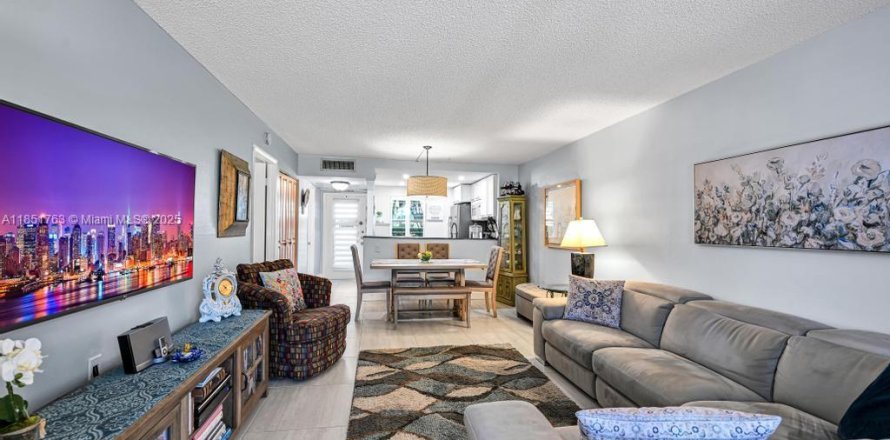 Condo in Tamarac, Florida, 1 bedroom  № 1872422