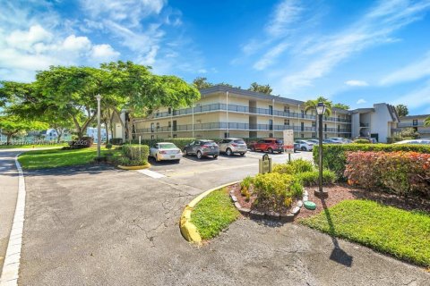 Condo in Tamarac, Florida, 1 bedroom  № 1872422 - photo 21