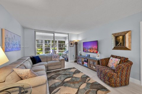 Condo in Tamarac, Florida, 1 bedroom  № 1872422 - photo 6