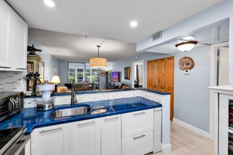 Condo in Tamarac, Florida, 1 bedroom  № 1872422 - photo 13