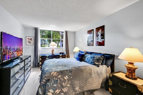 Condo in Tamarac, Florida, 1 bedroom  № 1872422 - photo 16