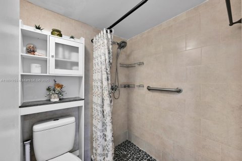 Condo in Tamarac, Florida, 1 bedroom  № 1872422 - photo 19
