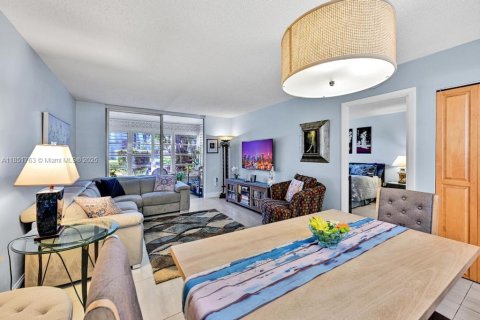 Condo in Tamarac, Florida, 1 bedroom  № 1872422 - photo 14