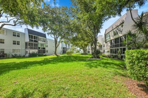 Condo in Tamarac, Florida, 1 bedroom  № 1872422 - photo 29