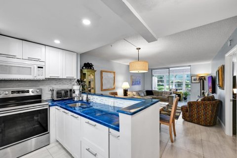 Condo in Tamarac, Florida, 1 bedroom  № 1872422 - photo 11