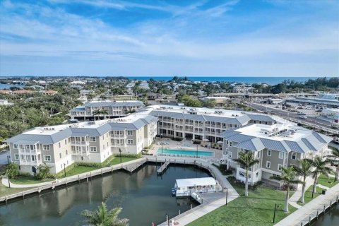 Condo in Holmes Beach, Florida, 2 bedrooms  № 1592032 - photo 1