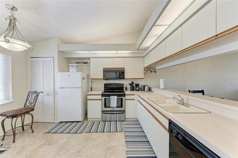 Condo in Sarasota, Florida, 2 bedrooms  № 1508760 - photo 10