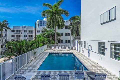 Condo in Miami Beach, Florida, 2 bedrooms  № 2244353 - photo 30