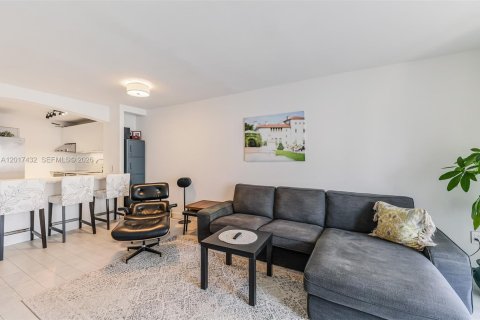 Condo in Miami Beach, Florida, 2 bedrooms  № 2244353 - photo 4