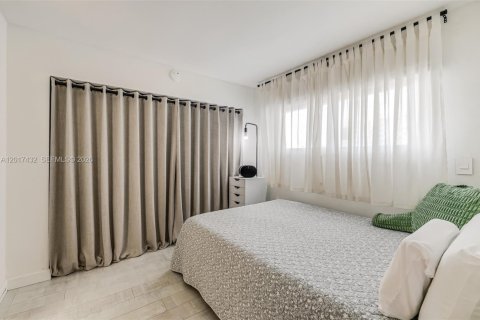 Condo in Miami Beach, Florida, 2 bedrooms  № 2244353 - photo 13