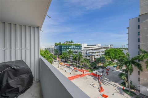 Condo in Miami Beach, Florida, 2 bedrooms  № 2244353 - photo 24