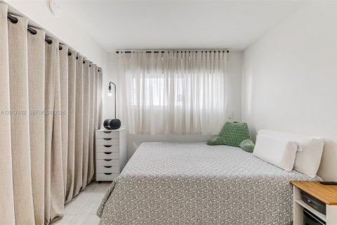 Condo in Miami Beach, Florida, 2 bedrooms  № 2244353 - photo 14