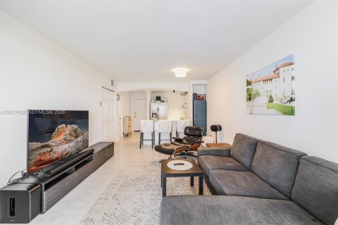 Condo in Miami Beach, Florida, 2 bedrooms  № 2244353 - photo 3