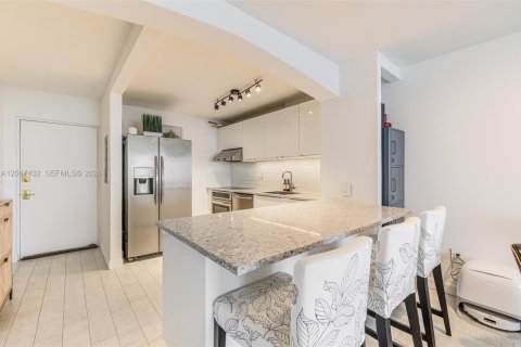 Condo in Miami Beach, Florida, 2 bedrooms  № 2244353 - photo 7