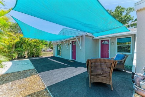 House in Ruskin, Florida 3 bedrooms, 164.62 sq.m. № 2200829 - photo 4