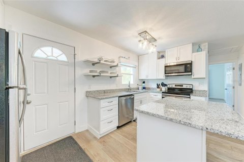 House in Ruskin, Florida 3 bedrooms, 164.62 sq.m. № 2200829 - photo 13