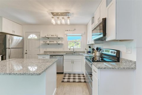 House in Ruskin, Florida 3 bedrooms, 164.62 sq.m. № 2200829 - photo 15