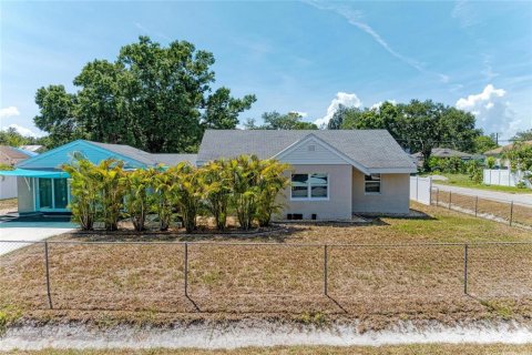 House in Ruskin, Florida 3 bedrooms, 164.62 sq.m. № 2200829