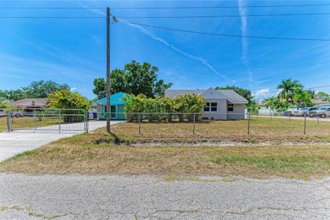 House in Ruskin, Florida 3 bedrooms, 164.62 sq.m. № 2200829 - photo 30