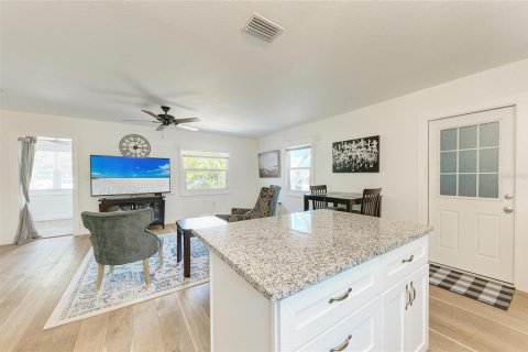 House in Ruskin, Florida 3 bedrooms, 164.62 sq.m. № 2200829 - photo 14
