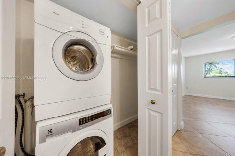 Снять в аренду кондоминиум в Майами-Лейкс, Флорида 2 спальни, 96.62м2, № 2006573 - фото 28