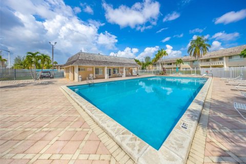 Снять в аренду кондоминиум в Майами-Лейкс, Флорида 2 спальни, 96.62м2, № 2006573 - фото 6