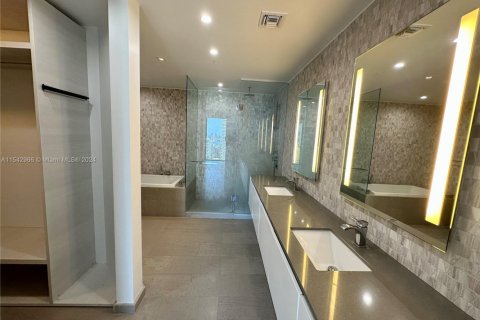 Купить кондоминиум в Майами, Флорида 2 спальни, 115.57м2, № 1958795 - фото 27