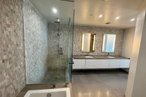 Купить кондоминиум в Майами, Флорида 2 спальни, 115.57м2, № 1958795 - фото 28