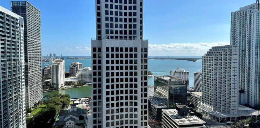 Кондоминиум с 2 спальнями в Майами, Флорида № 1958795