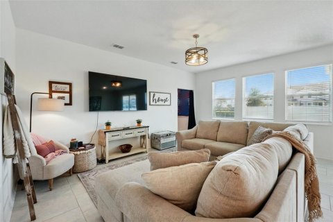 House in Apopka, Florida 5 bedrooms, 309.55 sq.m. № 1684588 - photo 9