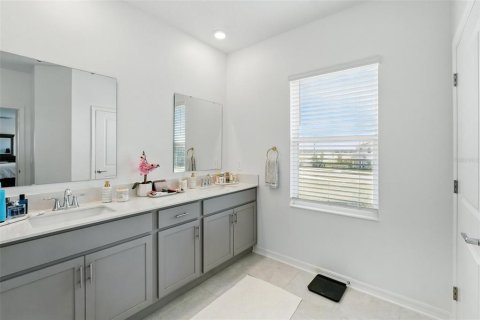 House in Apopka, Florida 5 bedrooms, 309.55 sq.m. № 1684588 - photo 5