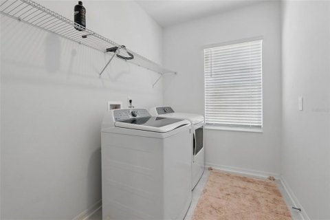 House in Apopka, Florida 5 bedrooms, 309.55 sq.m. № 1684588 - photo 22