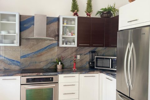 Villa ou maison à louer à Doral, Floride: 4 chambres, 198.63 m2 № 1923162 - photo 11