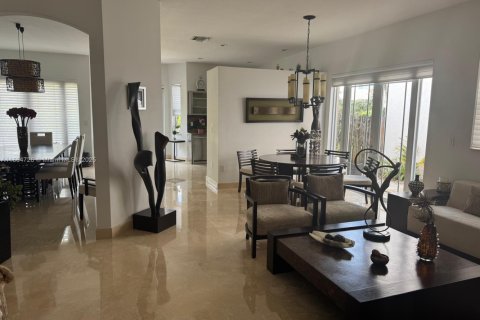 Villa ou maison à louer à Doral, Floride: 4 chambres, 198.63 m2 № 1923162 - photo 5