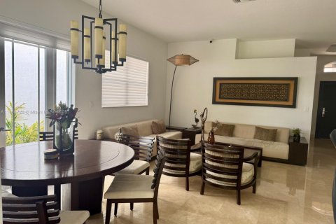 Villa ou maison à louer à Doral, Floride: 4 chambres, 198.63 m2 № 1923162 - photo 6