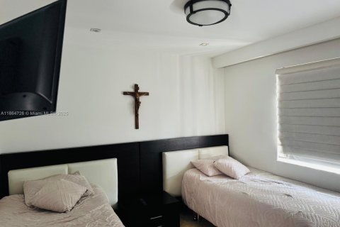 Villa ou maison à louer à Doral, Floride: 4 chambres, 198.63 m2 № 1923162 - photo 13