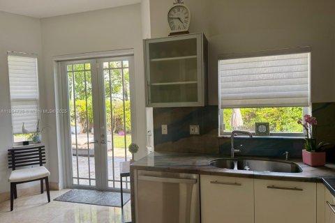 Villa ou maison à louer à Doral, Floride: 4 chambres, 198.63 m2 № 1923162 - photo 10