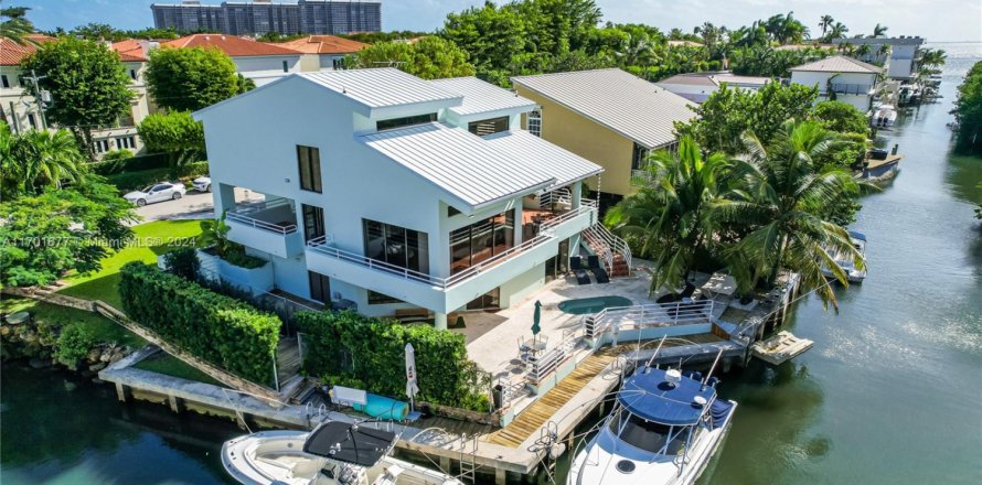 Villa ou maison à Miami, Floride 4 chambres, 422.33 m2 № 1455246