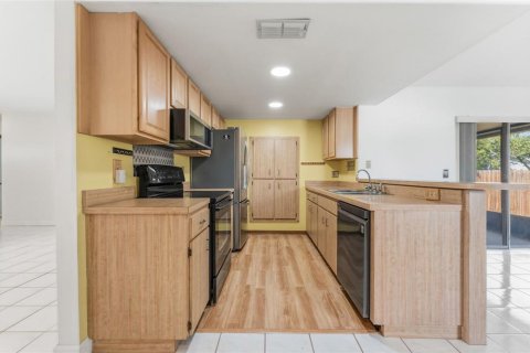 Купить виллу или дом в Олдсмар, Флорида 8 комнат, 128.39м2, № 2147839 - фото 11