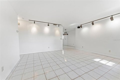 Купить виллу или дом в Олдсмар, Флорида 8 комнат, 128.39м2, № 2147839 - фото 6