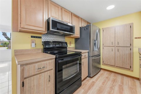 Купить виллу или дом в Олдсмар, Флорида 8 комнат, 128.39м2, № 2147839 - фото 13