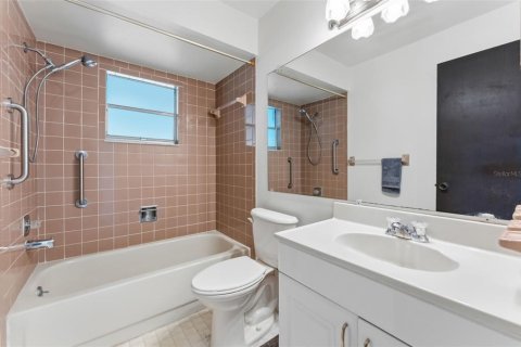Купить виллу или дом в Олдсмар, Флорида 8 комнат, 128.39м2, № 2147839 - фото 23