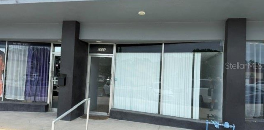 Commercial property in Clearwater, Florida 74.32 sq.m. № 2231972